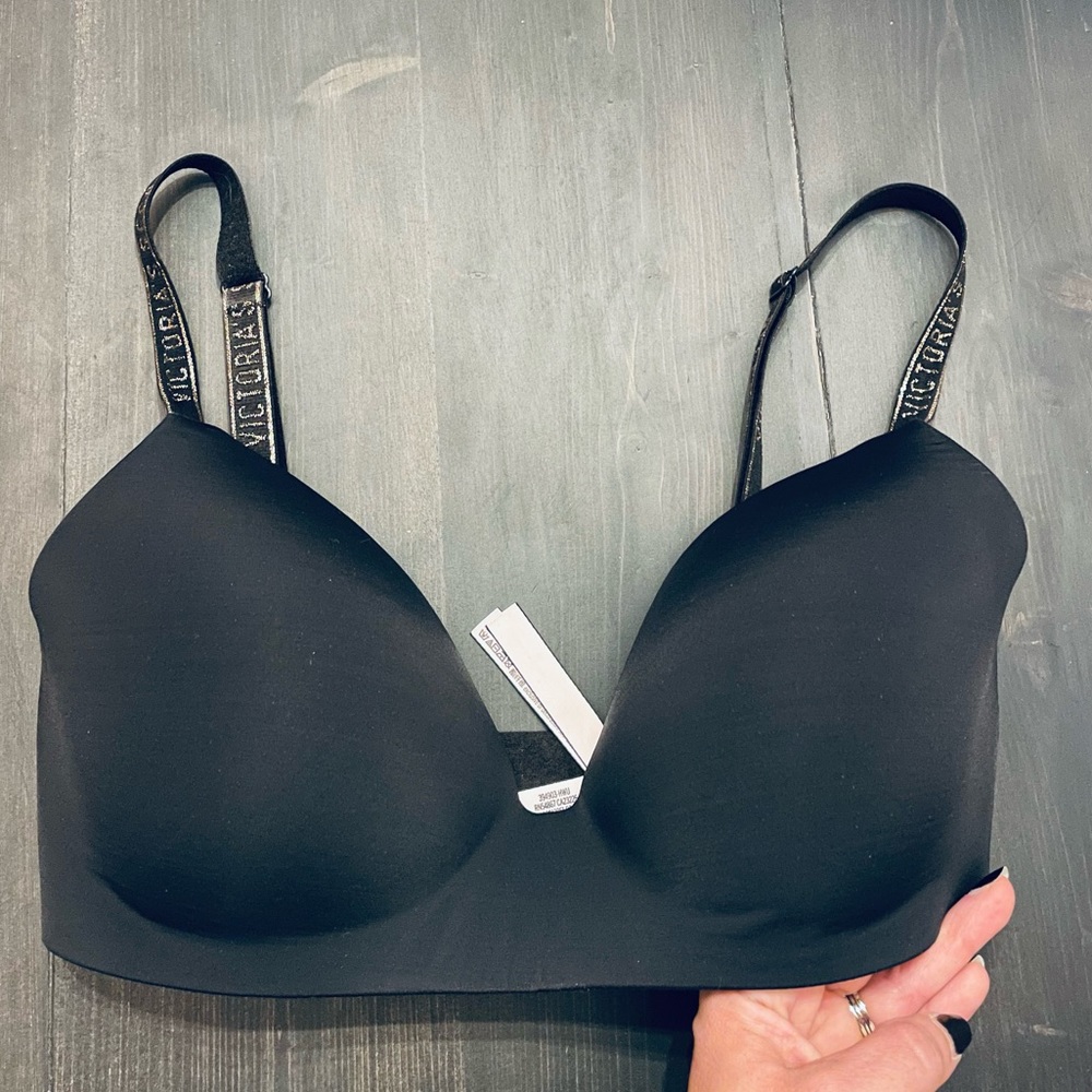 Victoria Secret 34 DD bra - padded & no underwire for a seamless look